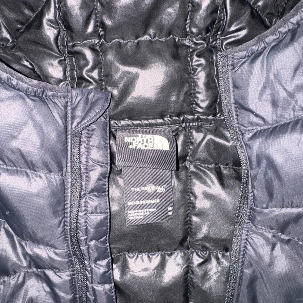 The North Face Men’s THERMOBALL Hooded Jacket Black. - Picture 5 of 5